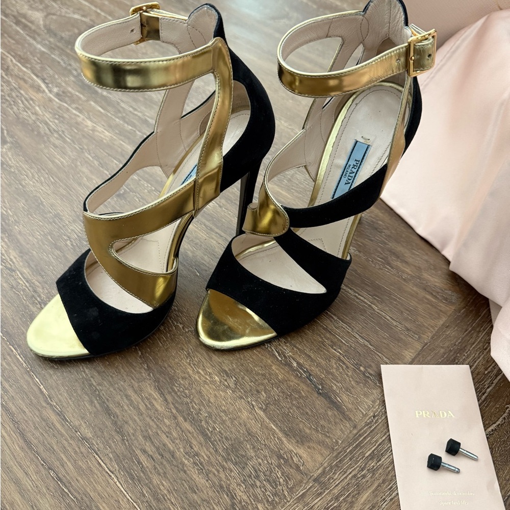 Prada Women's Black and Gold Heels - Size 37 ½ - Picture 4 of 10